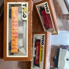 Vintage Tyco 327-10 HO Rock Island 8 Wheel Caboose, 341B gondola w/ pipes Union