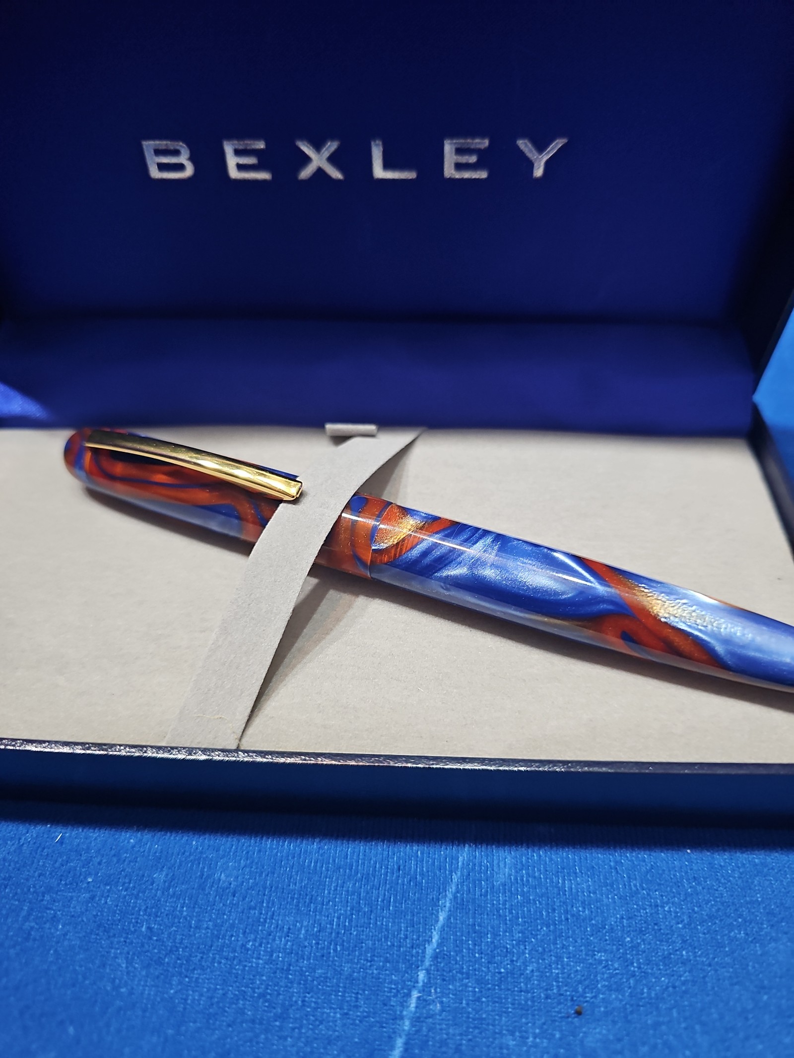 Bexley Blue Shimmer Fountain Pen. 18K 750