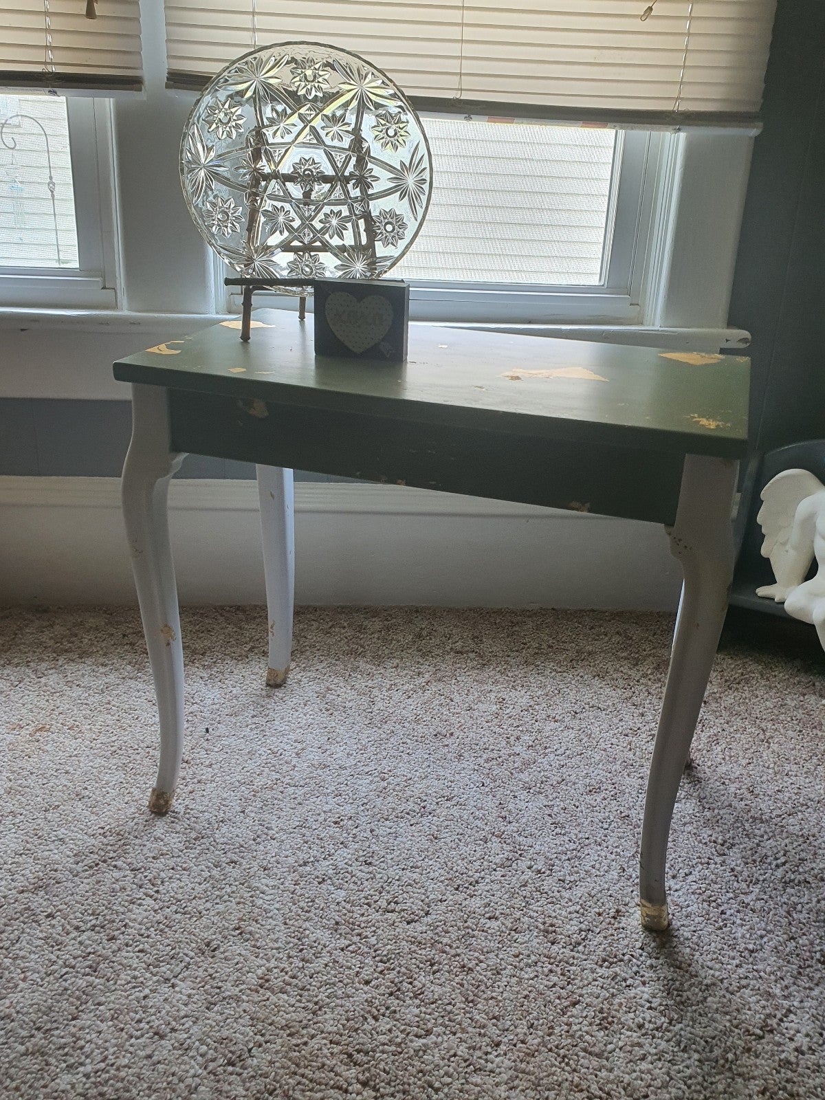 Stunning end table/ entry table