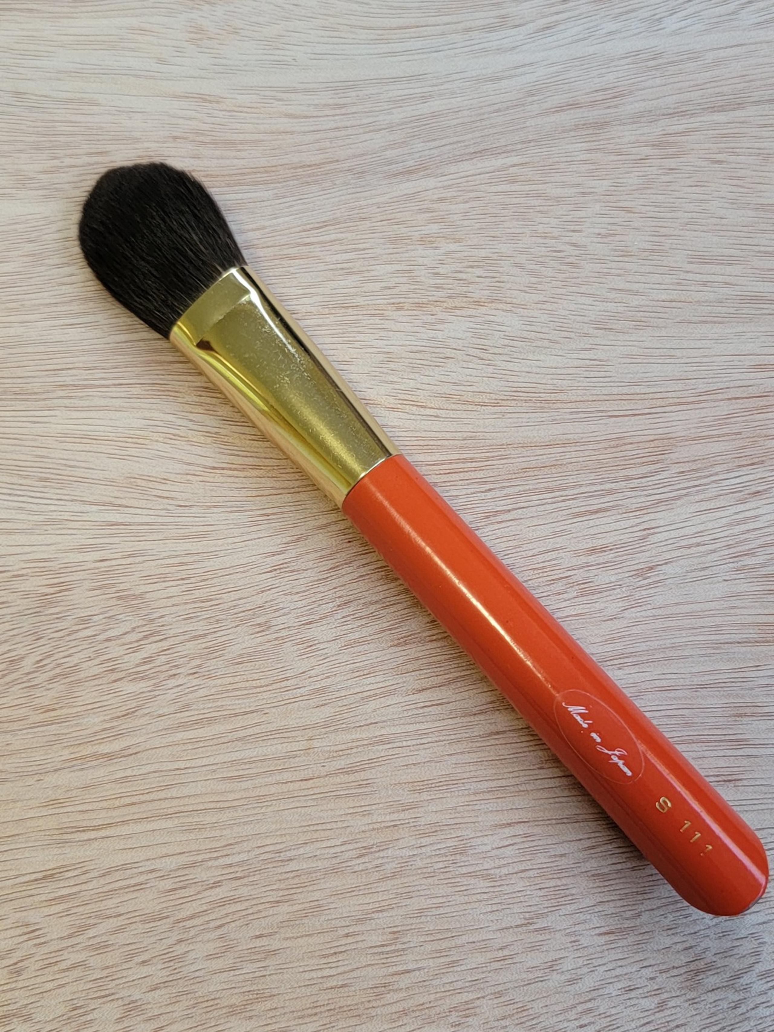 Hakuhodo 24K Vermillion S111 Powder Face Cheek Blush Highlight Makeup Brush