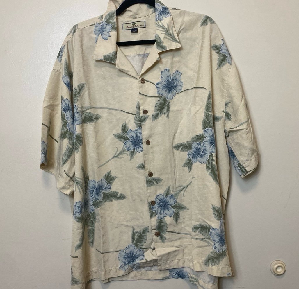 Tommy Bahama Men’s Button Down Flowered Short Sleeve Shirt. White. Size XXL.