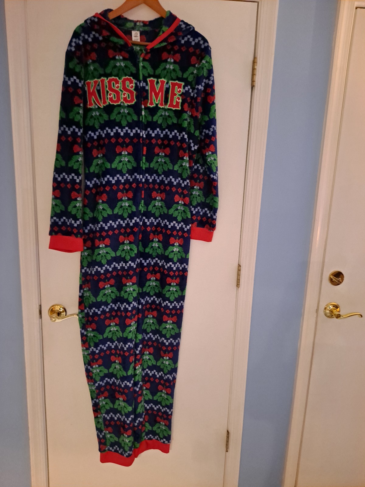 December 25th Unisex Mistletoe Onesie Hoodie Large NWOT