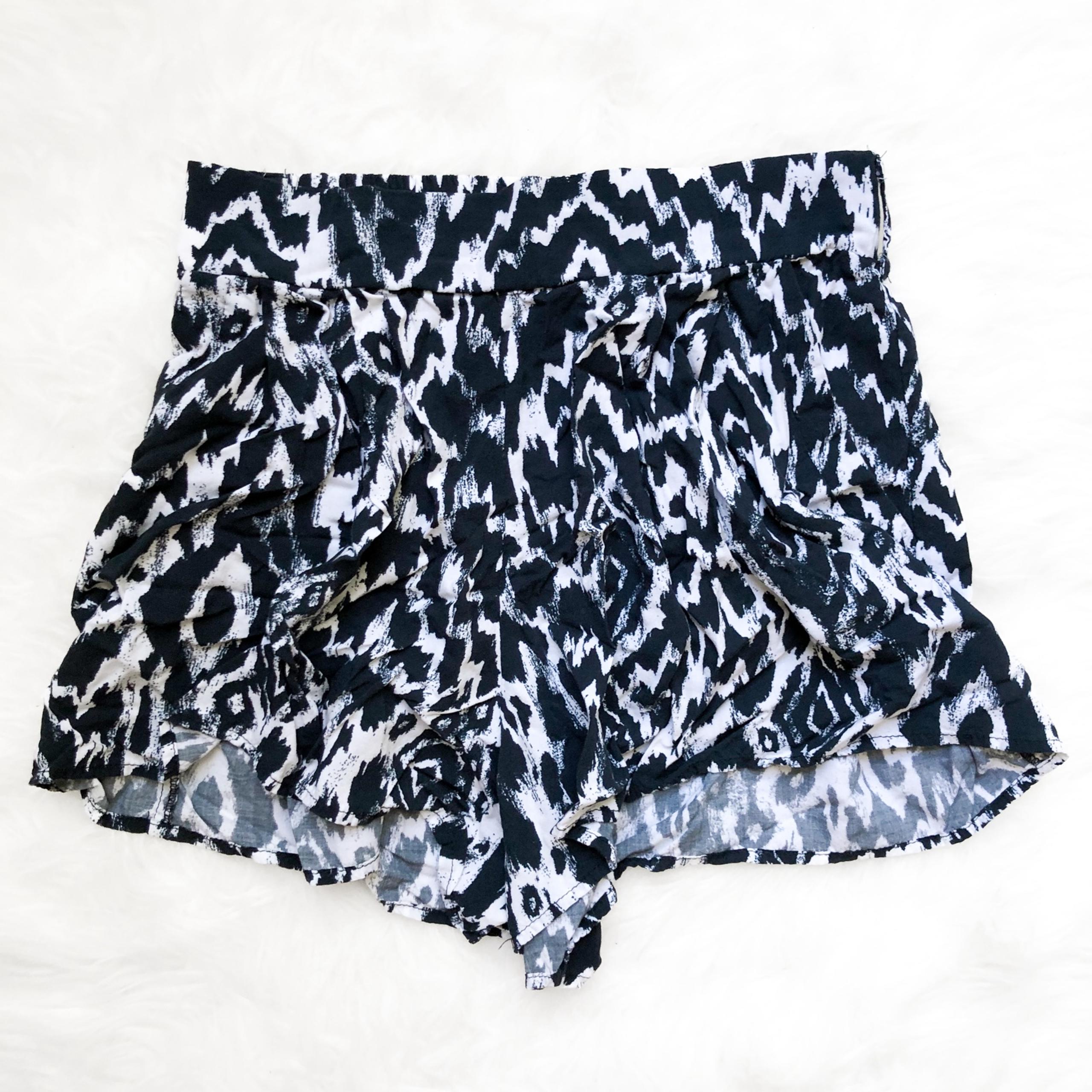 NWOT Black/White Tribal Print Flowy Shorts