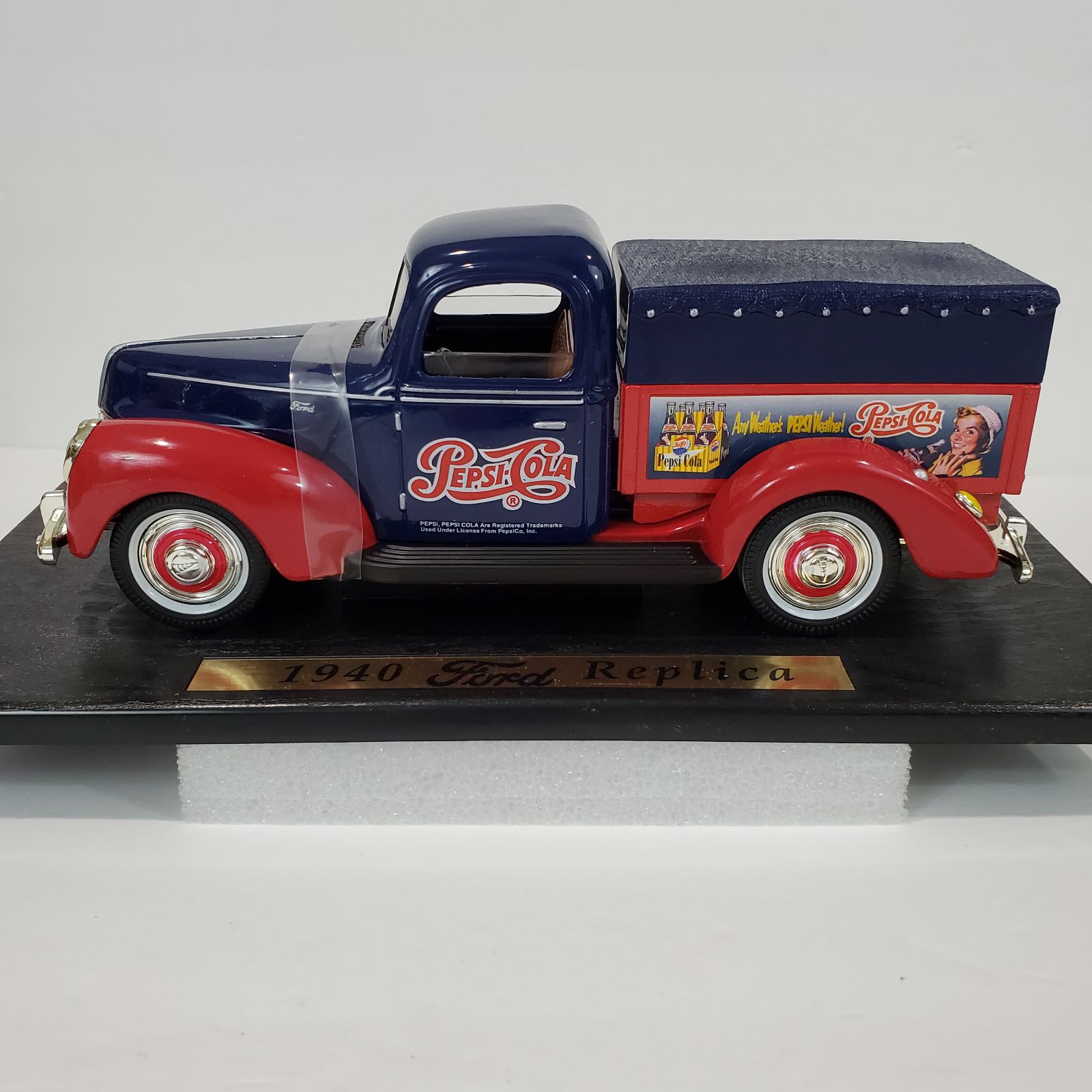 1940 Ford Replica 1:18 Die Cast Pepsi Cola Truck Vintage