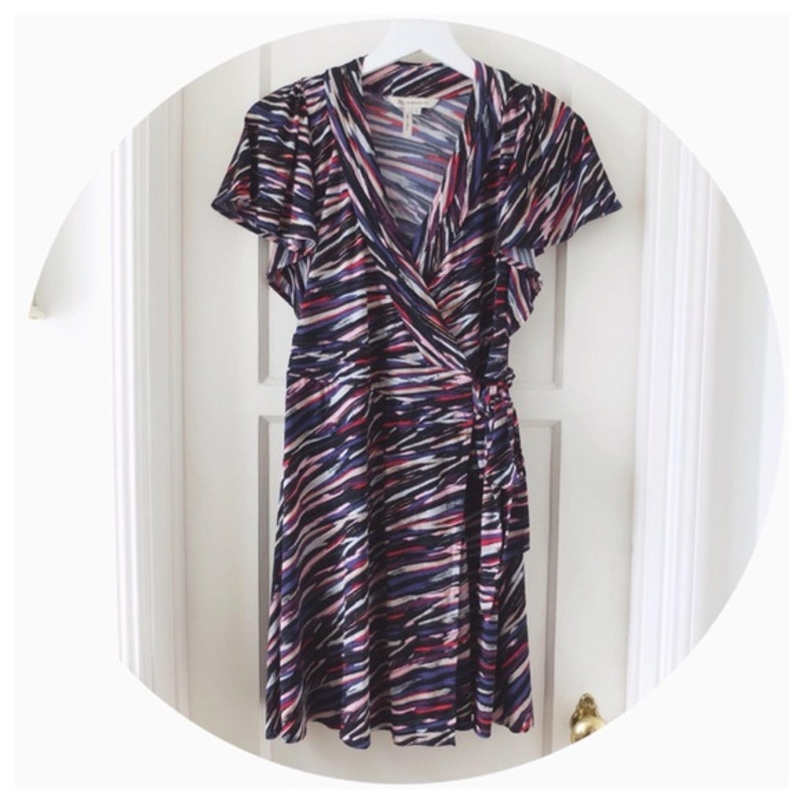 BCBGeneration Wrap Dress Large Flutter Sleeve Black Abstract Boho Midi Dress