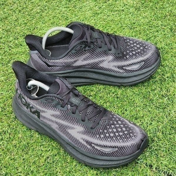 HOKA CLIFTON 9 - Womens Athletic Shoes - SIZE 8.5B