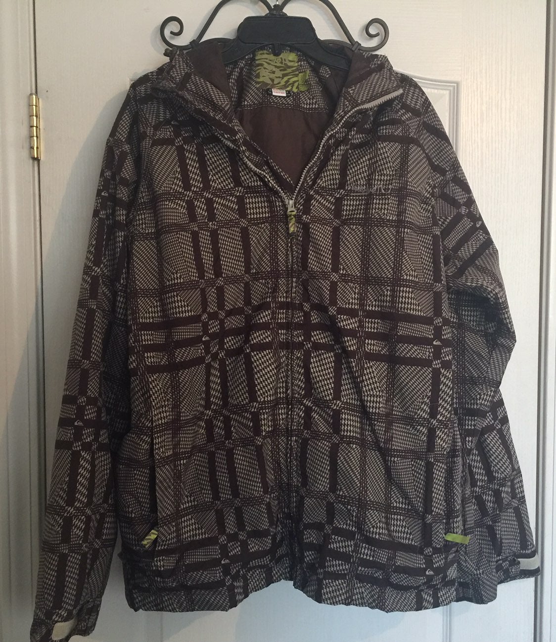 Quiksilver Skiing / Snowboarding Jacket NWOT size Medium