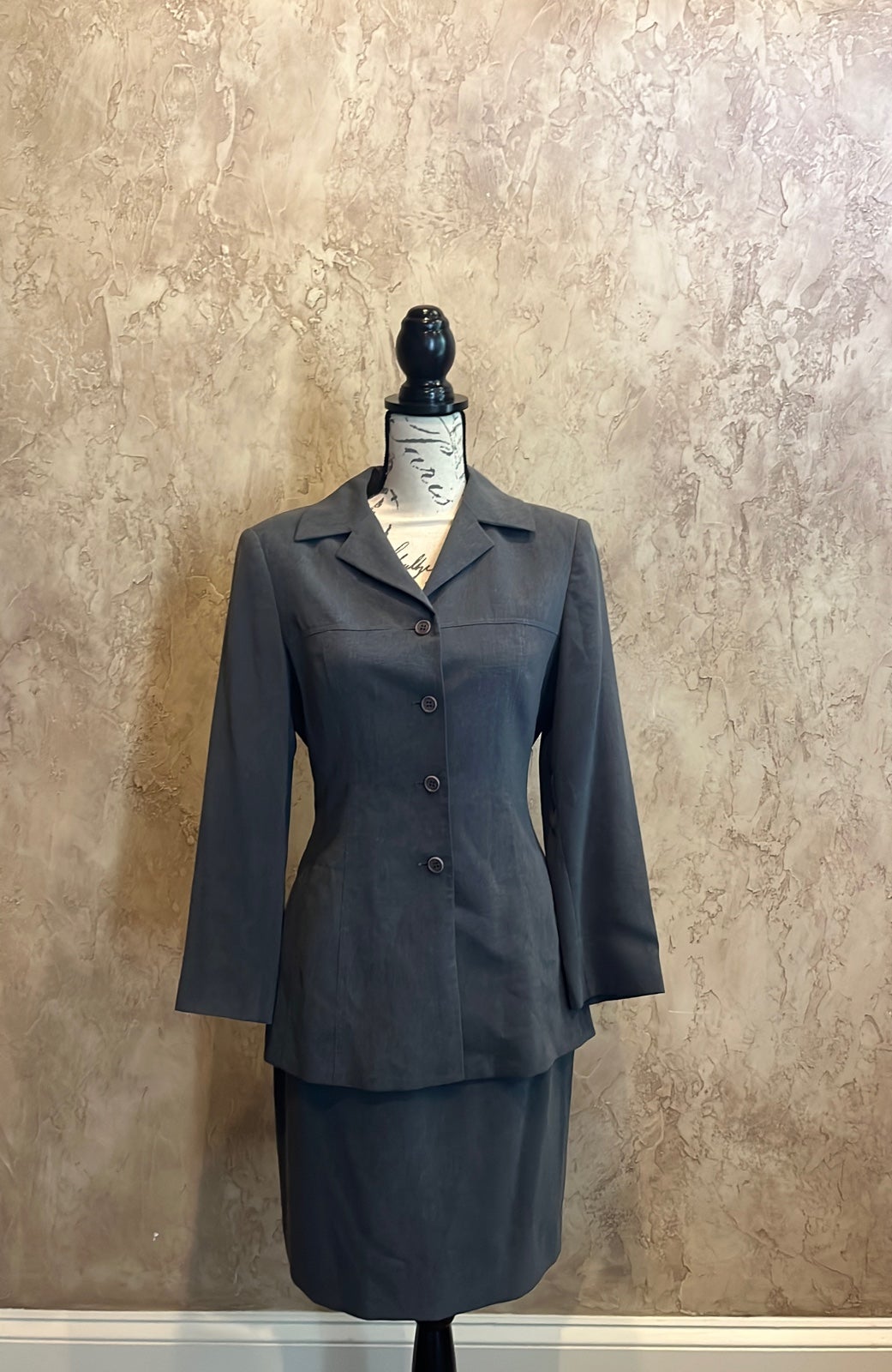 Tahari skirt suit set