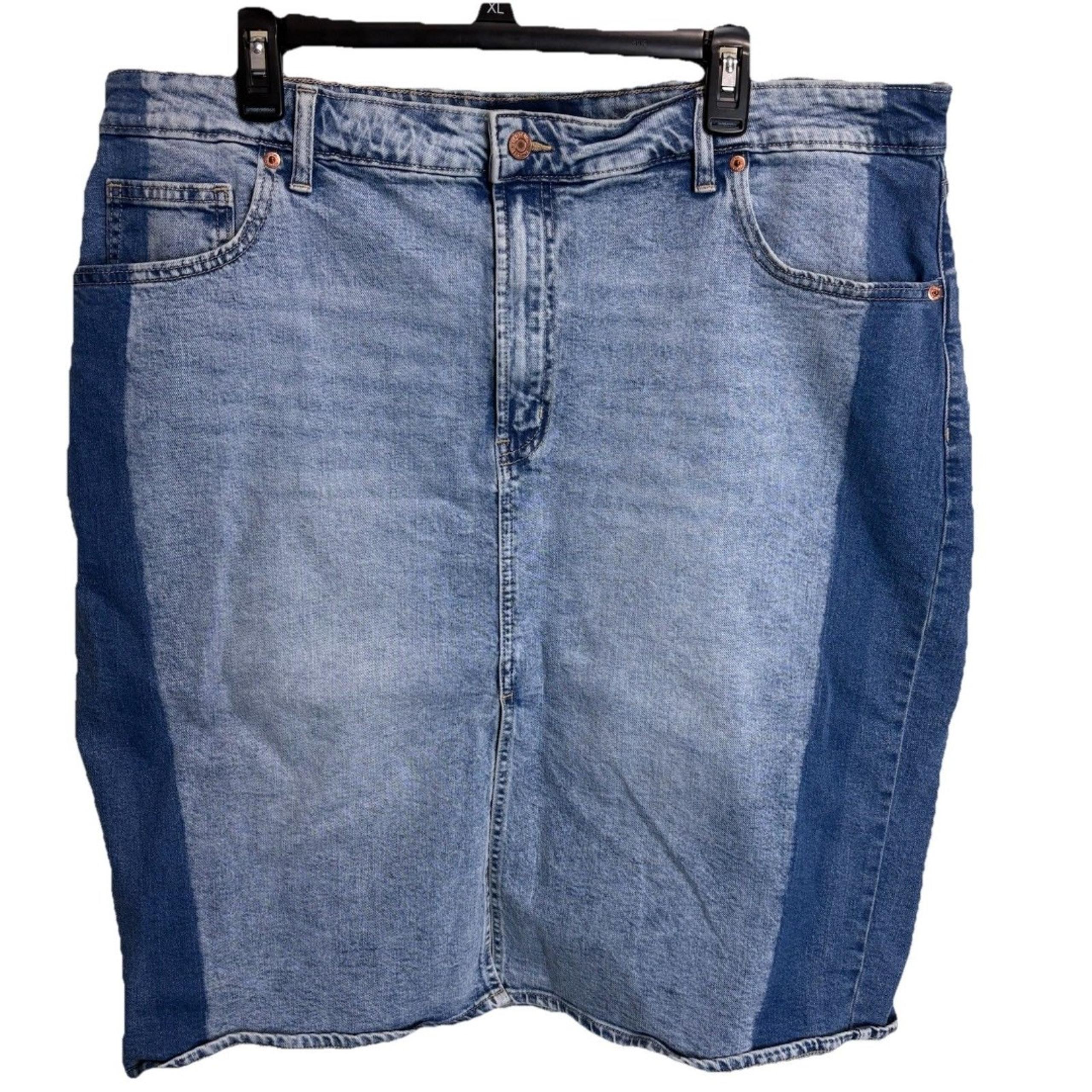 GAP Women's Two Tone Denim Slit Hem Pencil Skirt Mid Wash Size 20/35 Classic