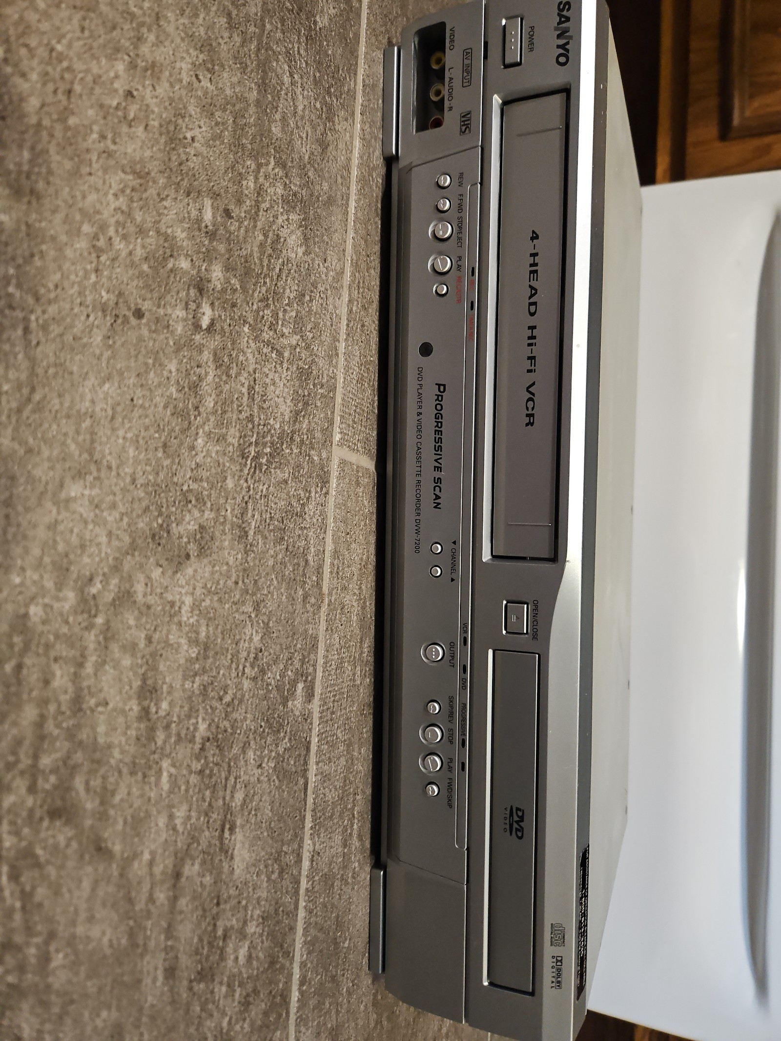 Vintage Sanyo DVD Player VCR Combo Video Cassette Recorder DVW-7200 Tested