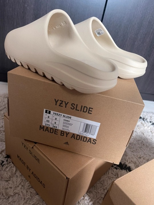 Non-slip slippers size 9 Yeezy slide Onyx