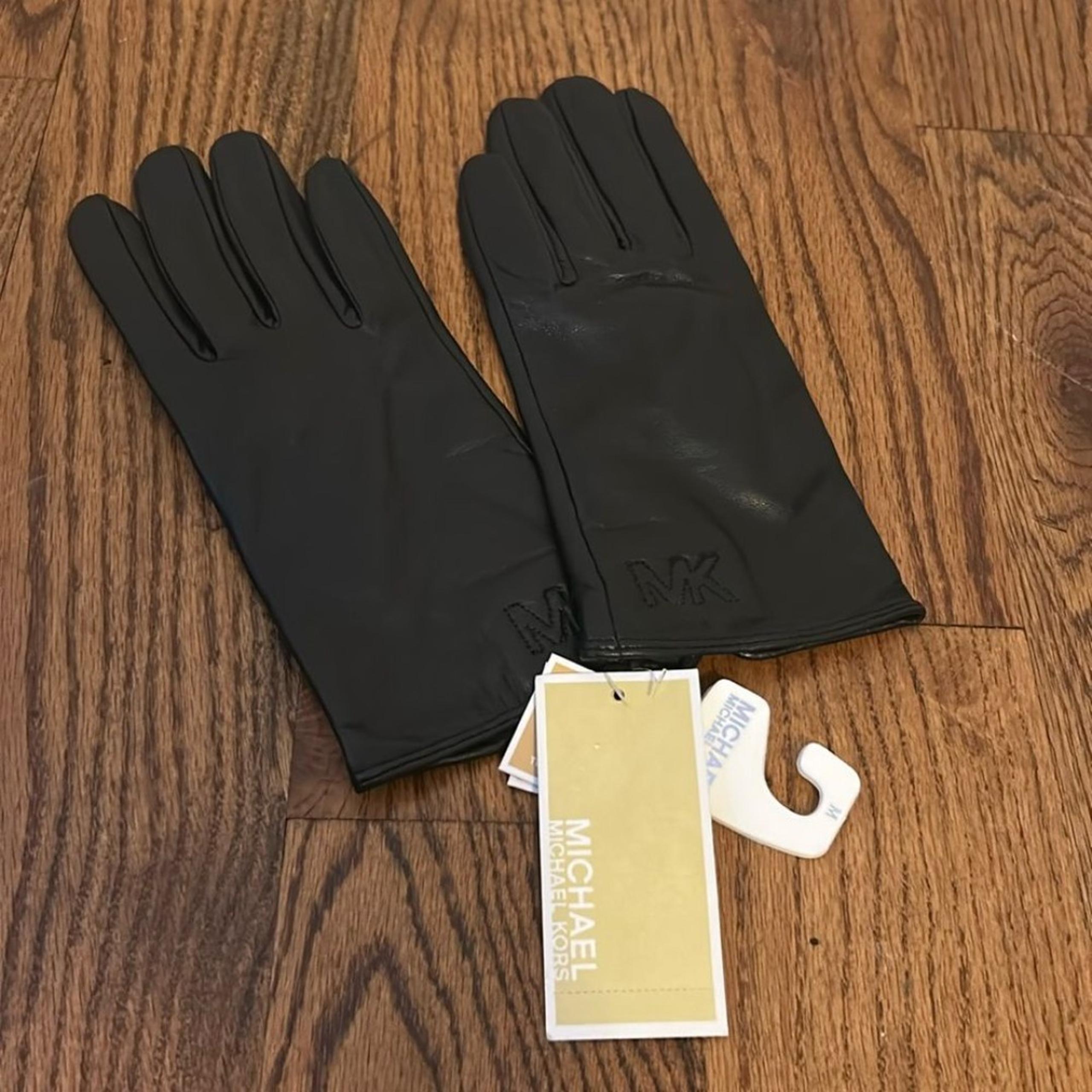Michael Michael Kors women’s black leather gloves New with Tags Size Medium