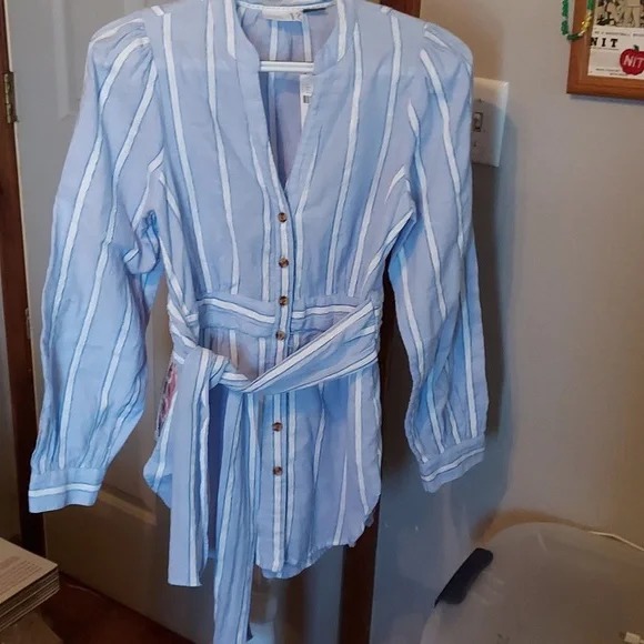 Blouse..NWT..Size 2