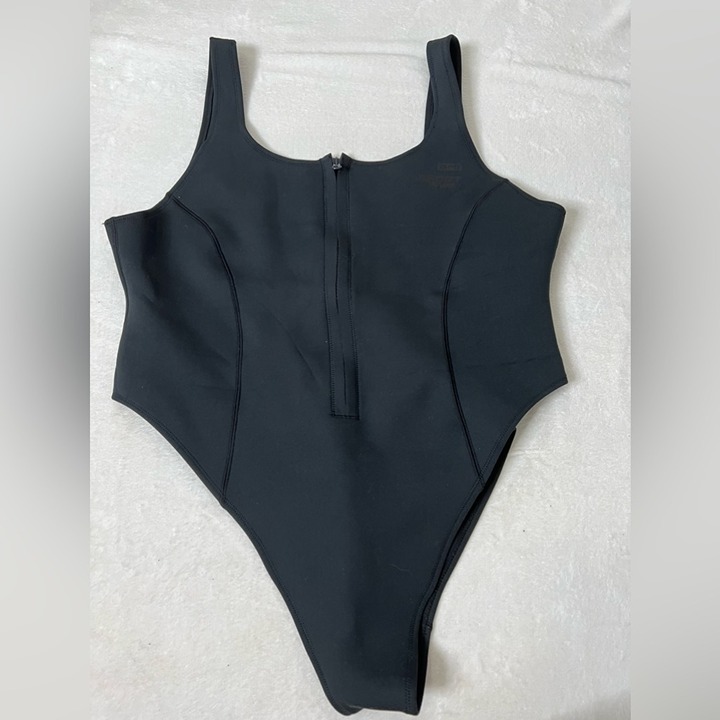 SKIMS sports swim bodysuit Swim size 4X Onyx