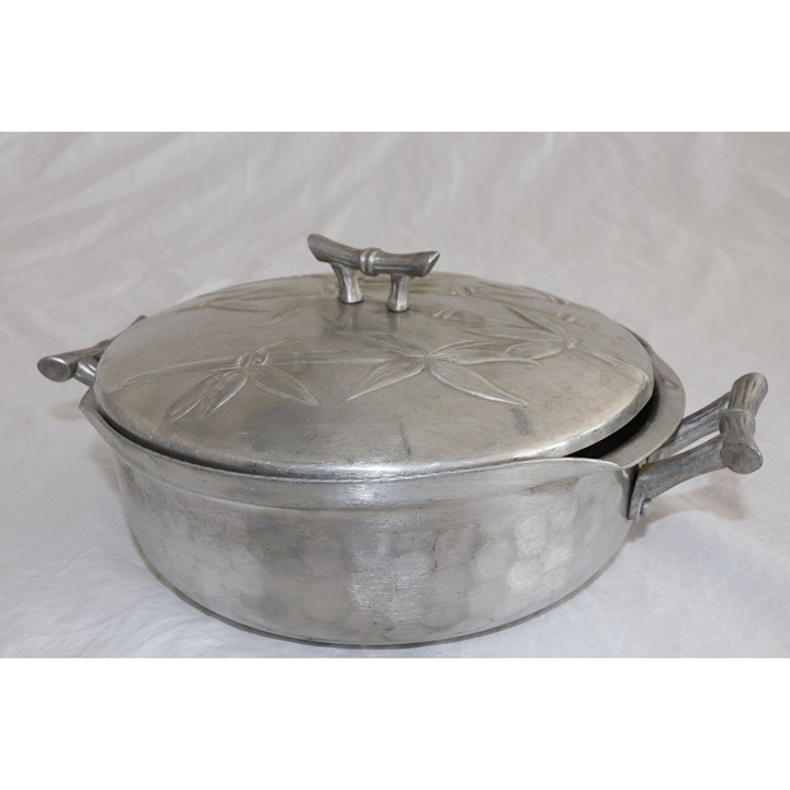 Everlast Forged Aluminum Casserole Dish Bamboo Pattern Hammered Base With Lid