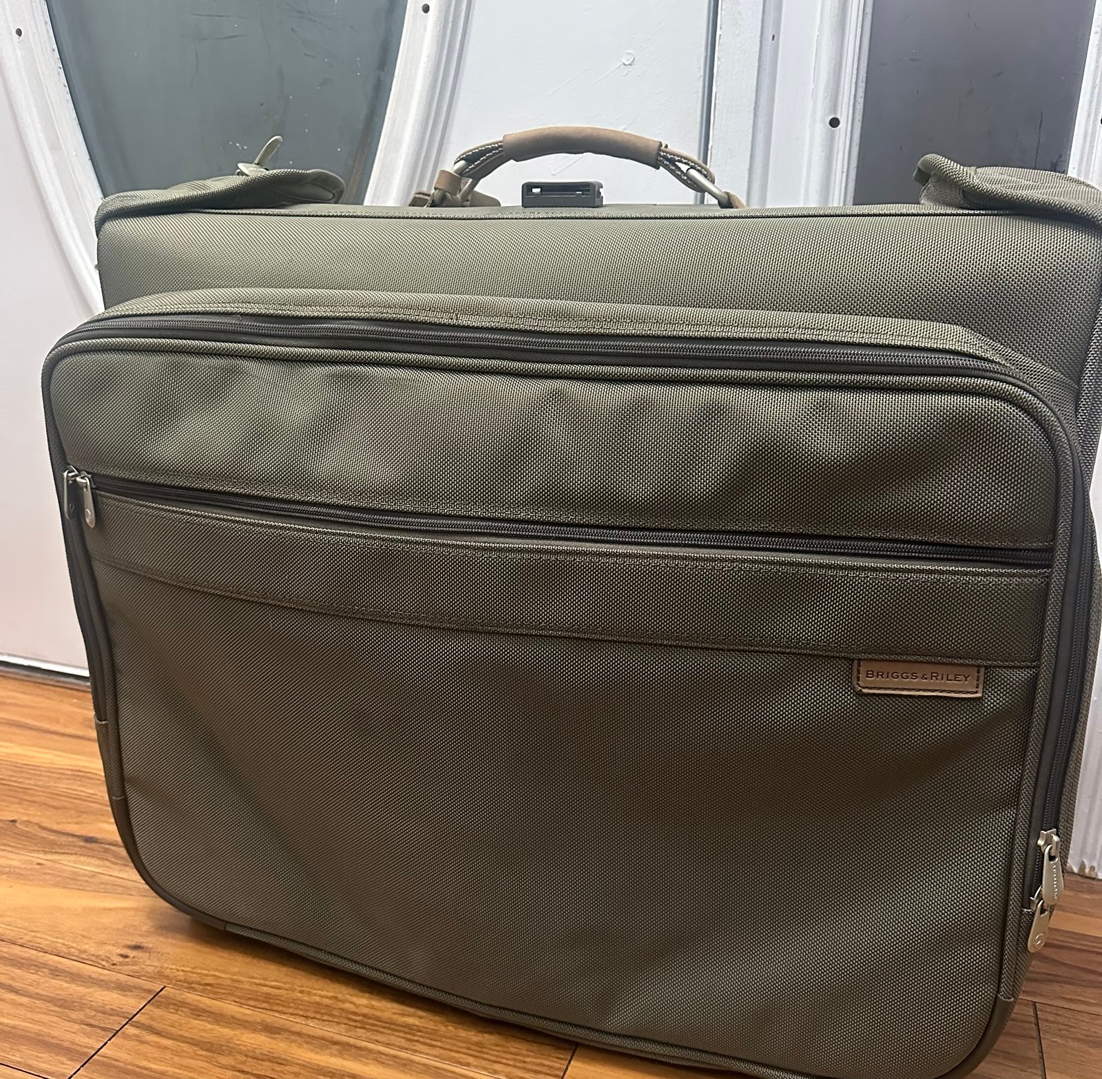 Briggs & Riley Baseline 24 Wardrobe U76 Rolling Wheeled Garment bag