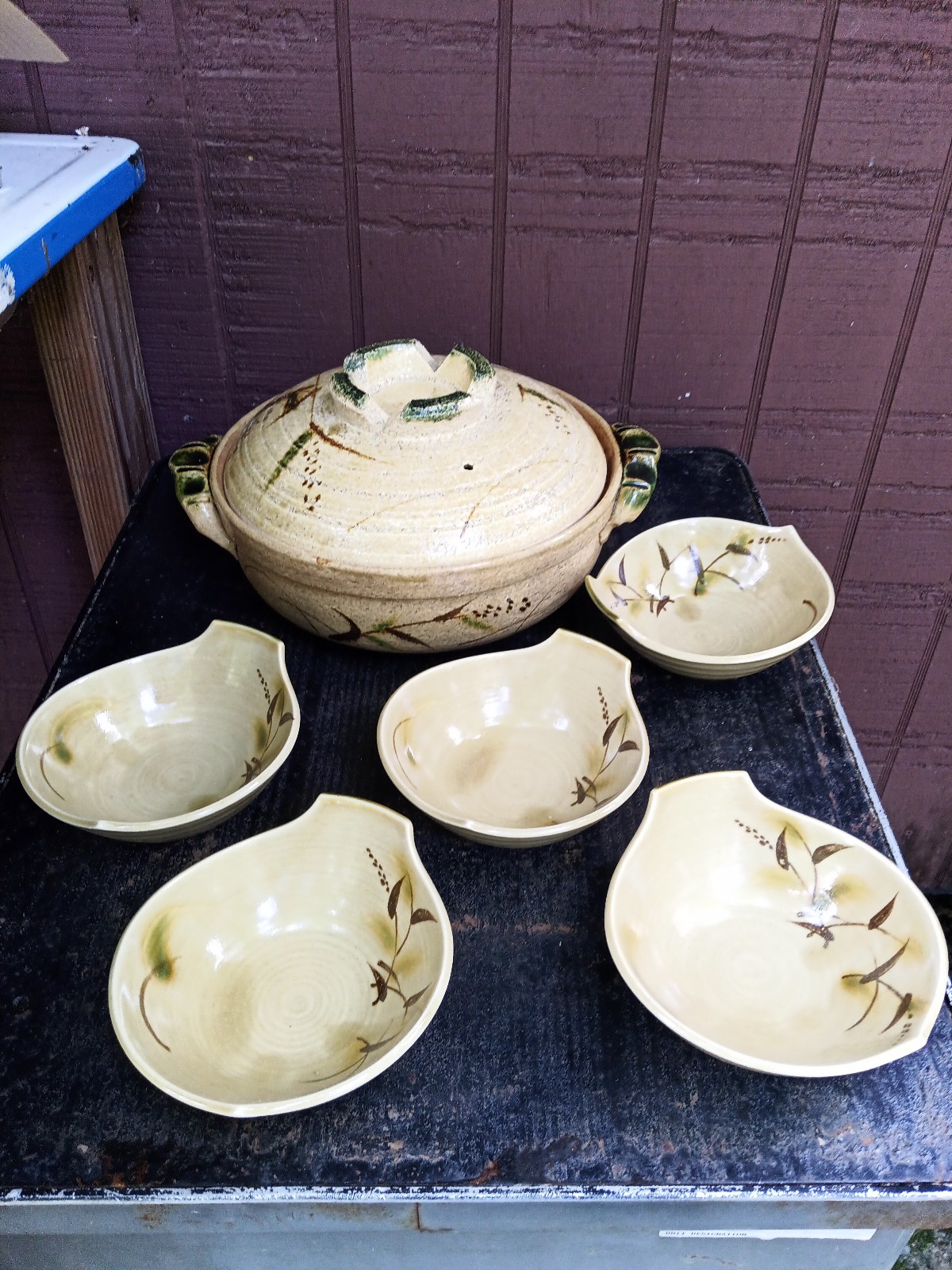 Japanese soup/rice serving bowl and serveware