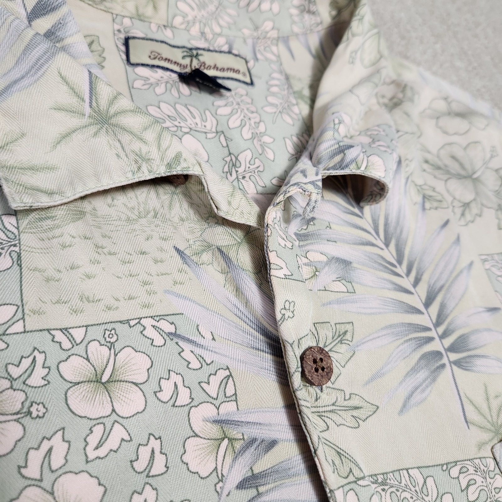 Tommy Bahama Shirt Men XXL Loop Collar Camp Hawaiian Button Up 100% Silk Floral