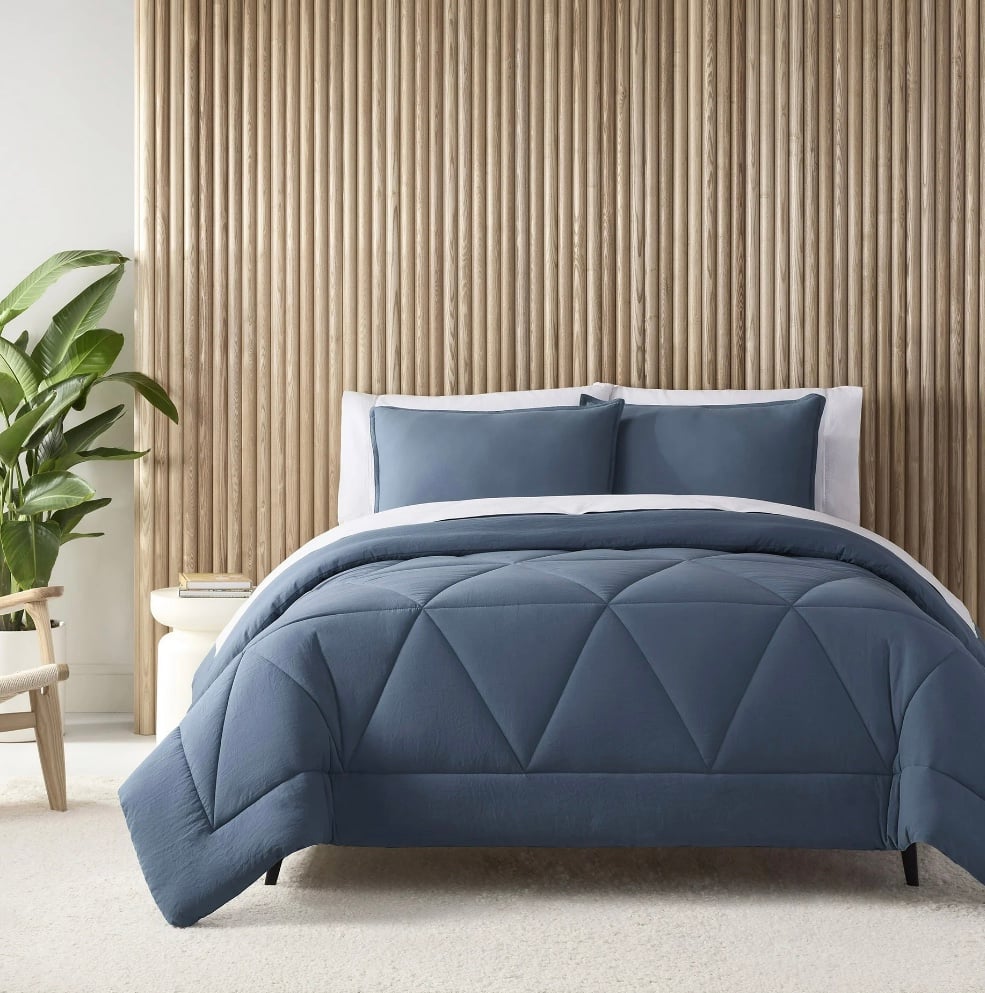NEW Casual Living 3-Piece Navy Reversible Easy Care Comforter Set, Full/Queen