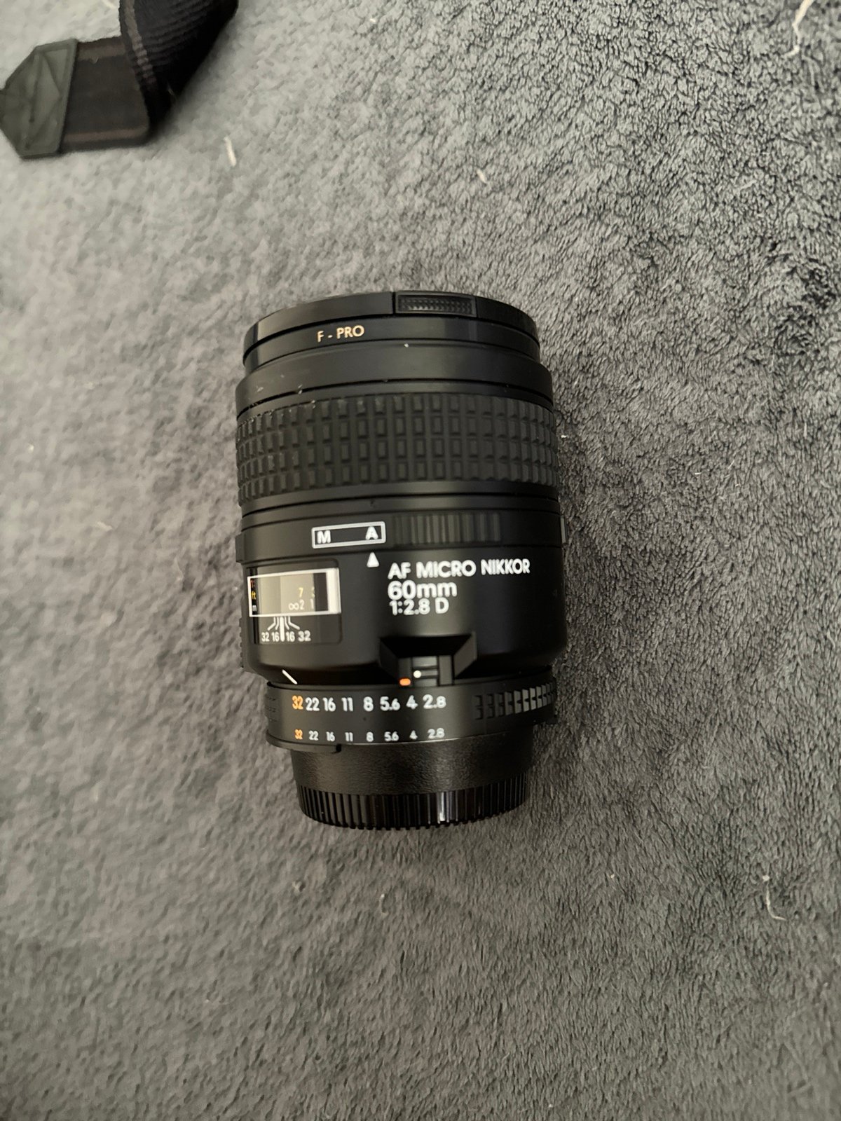NIKON AF NIKKOR 60mm f/2.8 D MACRO