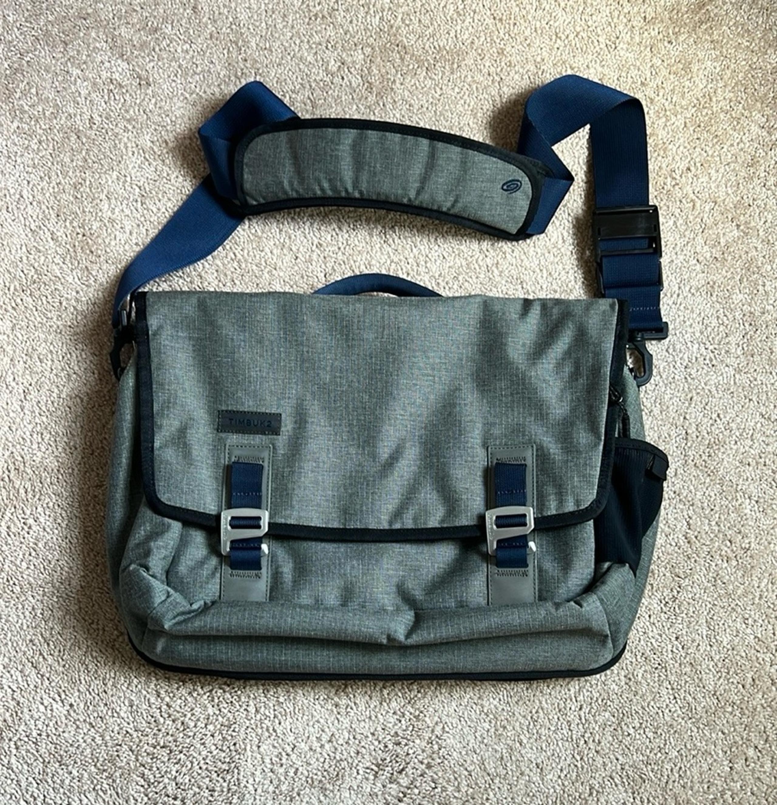 Timbuk2 Gray Command Crossbody Messenger Bag. Unisex