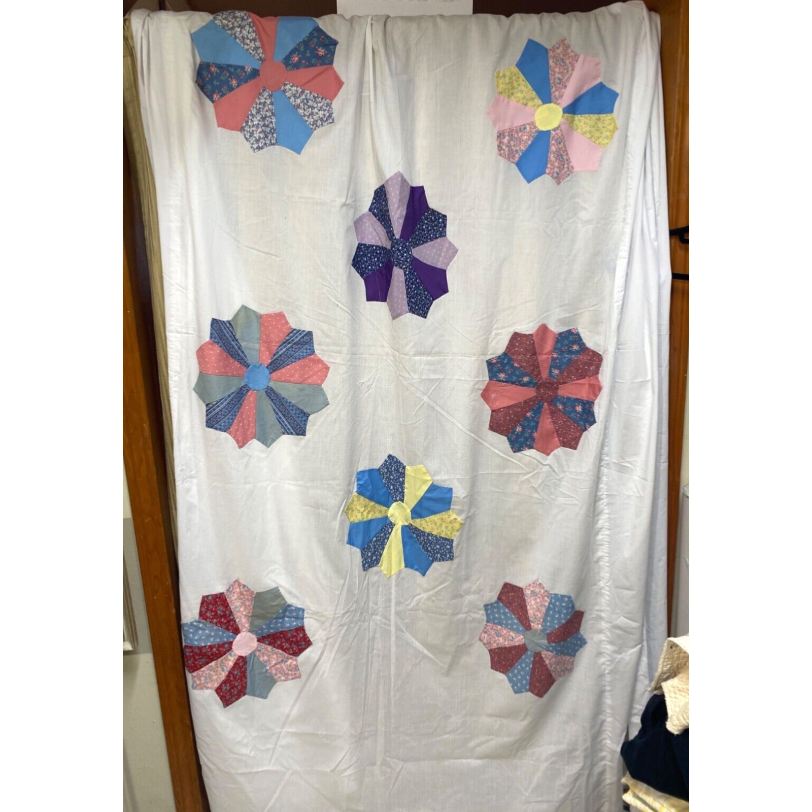 Dresden Plate Pattern Quilt Started Ready to Finish