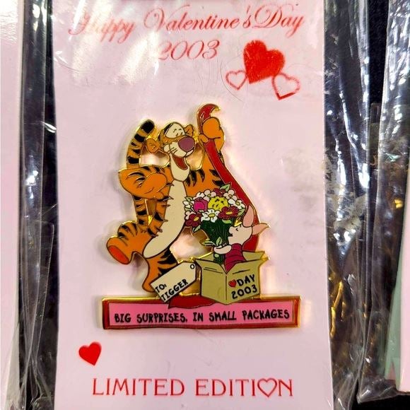 Disney pin Valentines Day 2003 Tigger and Piglet Limited Edition Disney pin Valentines Day 2003 Tigger and Piglet Limited Edition
