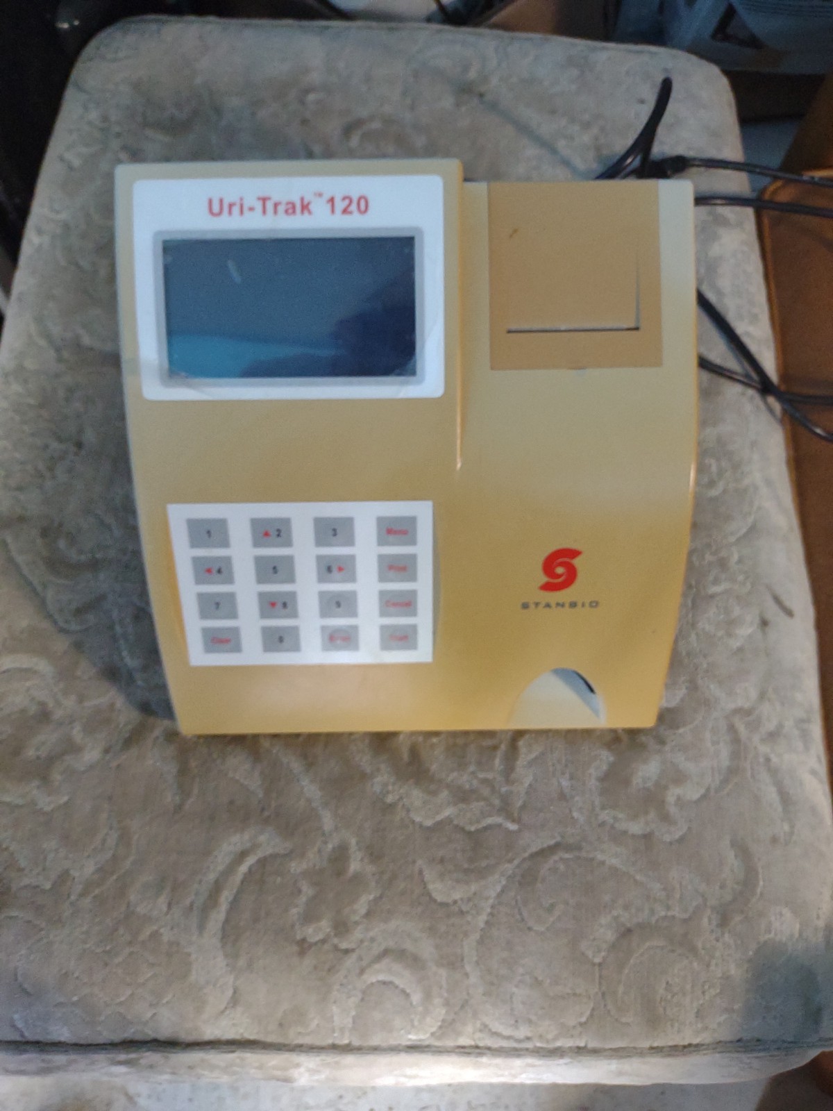 UTI-trak 120 urine analyer