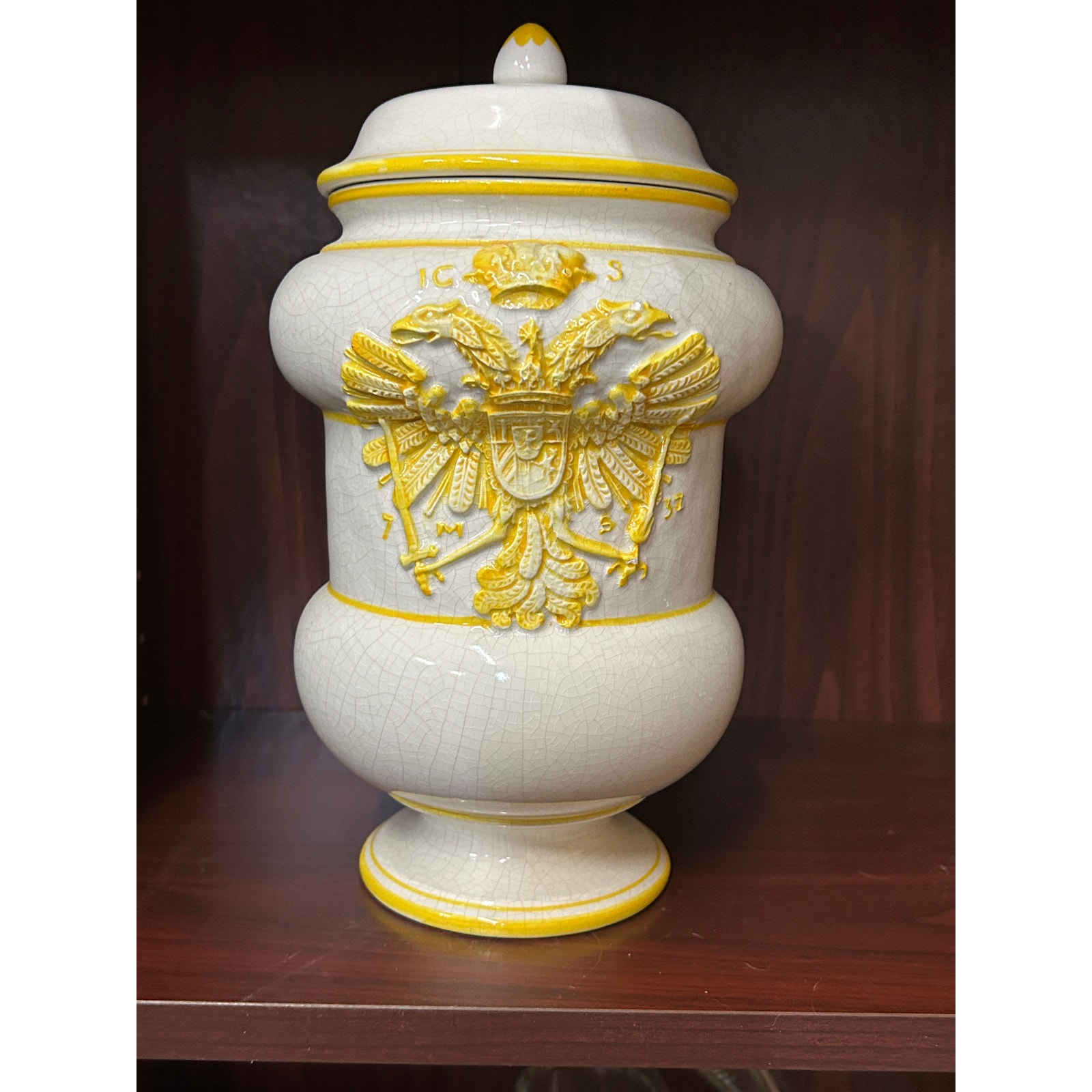 Large Grigoletto Vase with Crest crackled finish with yellow accent 12
