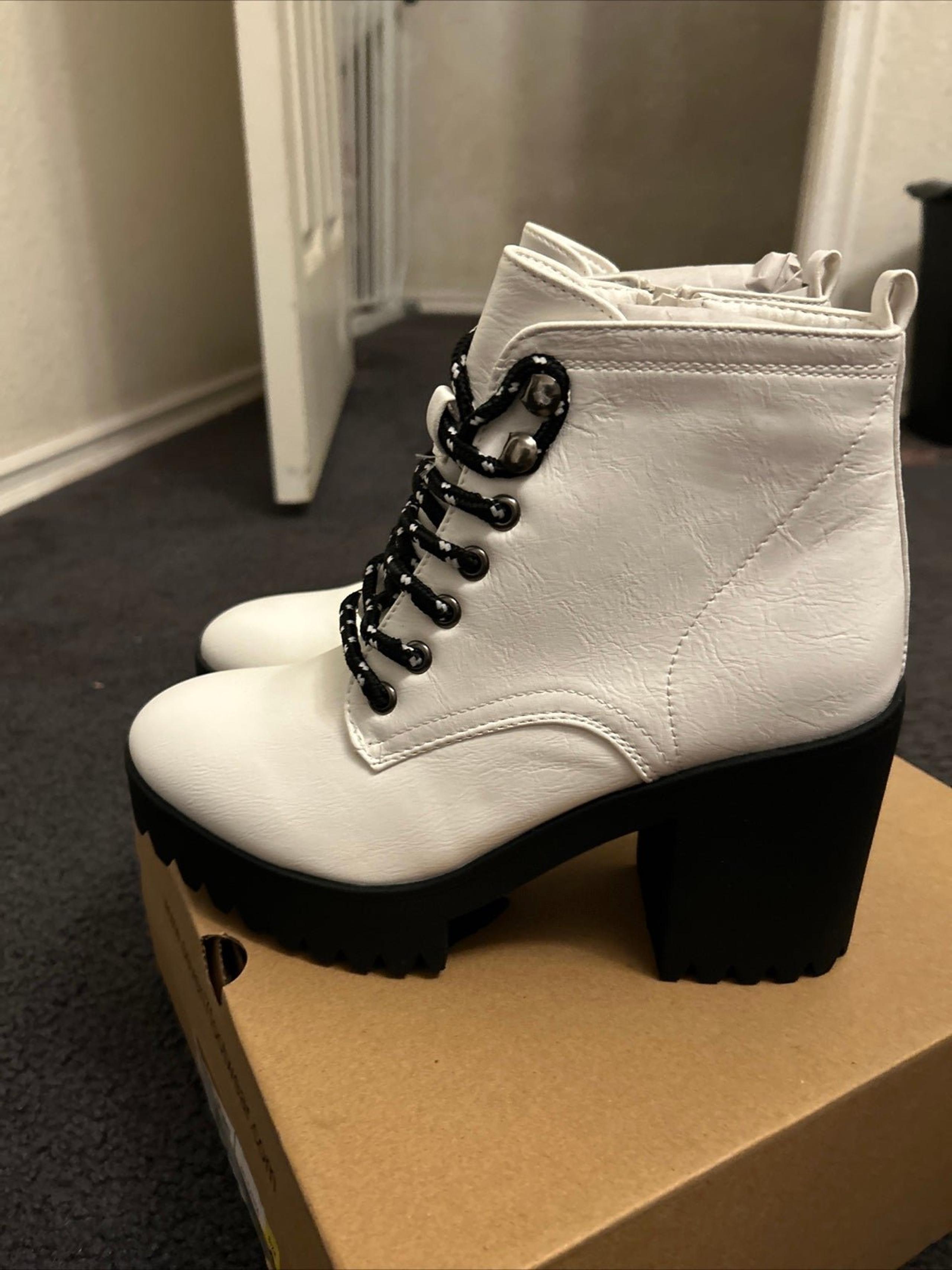 Seven7 Footwear Flatiron Boot size 9 women new