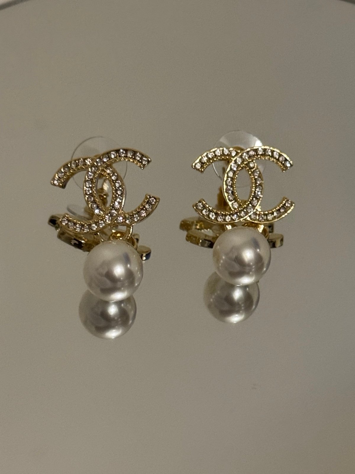 Pearl drop earring