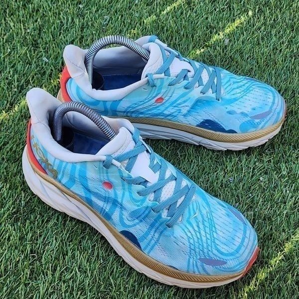 HOKA CLIFTON 8 - Womens Athletic Shoes - SIZE 7.5B