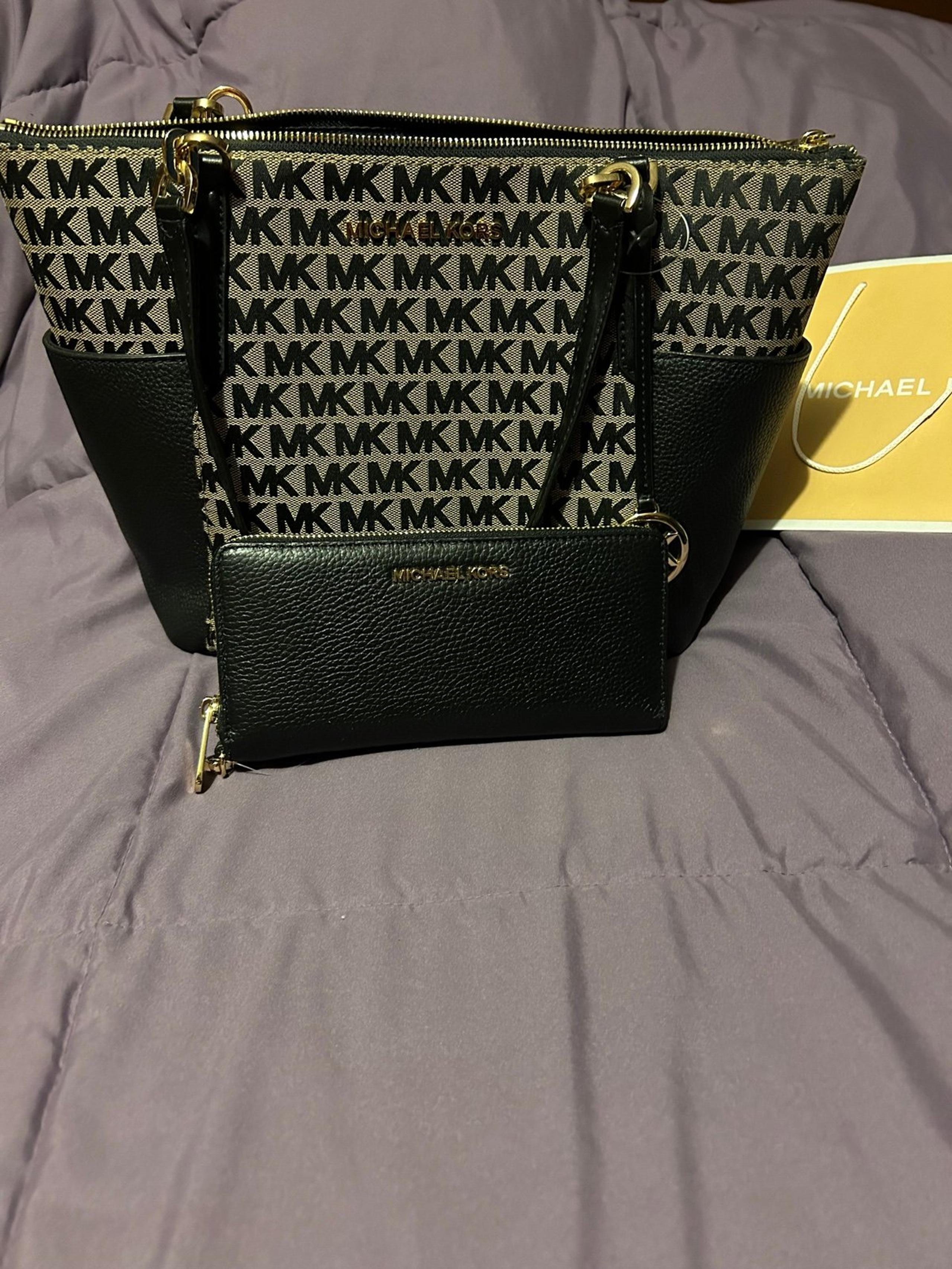Michael Kors Bedford tote/ purse and wallet with tags