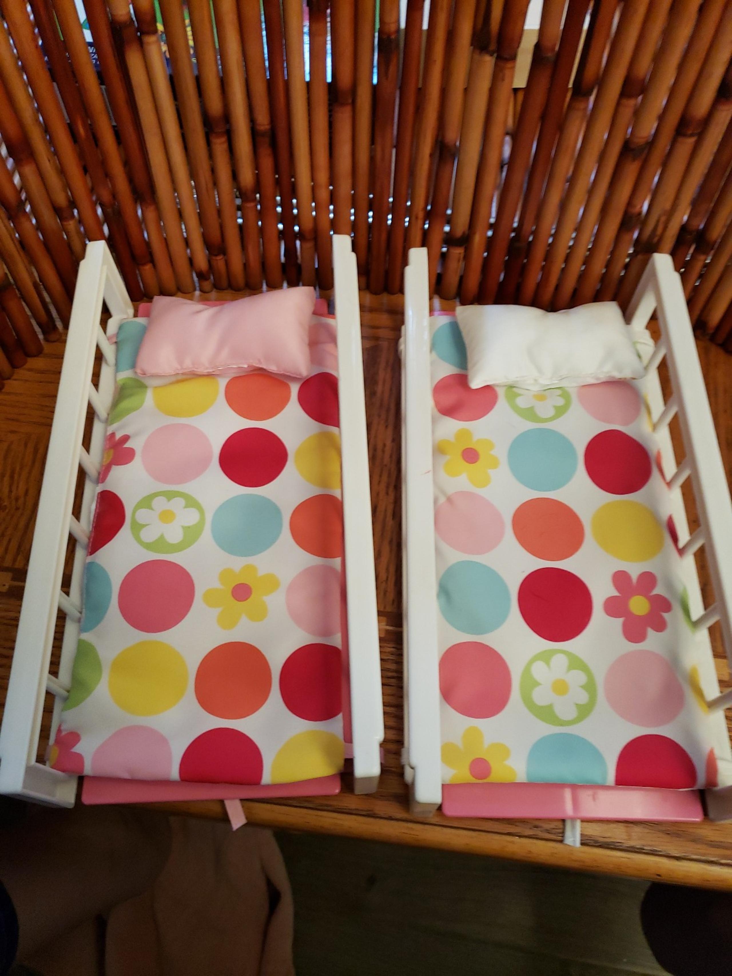 Doll beds