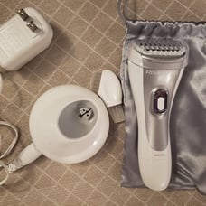 Remington WDF-4830 Smooth wet/dry ladies rechargeable shaver, charger
