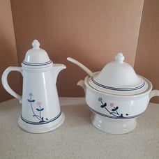 Vintage Pfaltzgraff Stoneware Windsong Pitcher 48 Oz And Large Soup Tureen