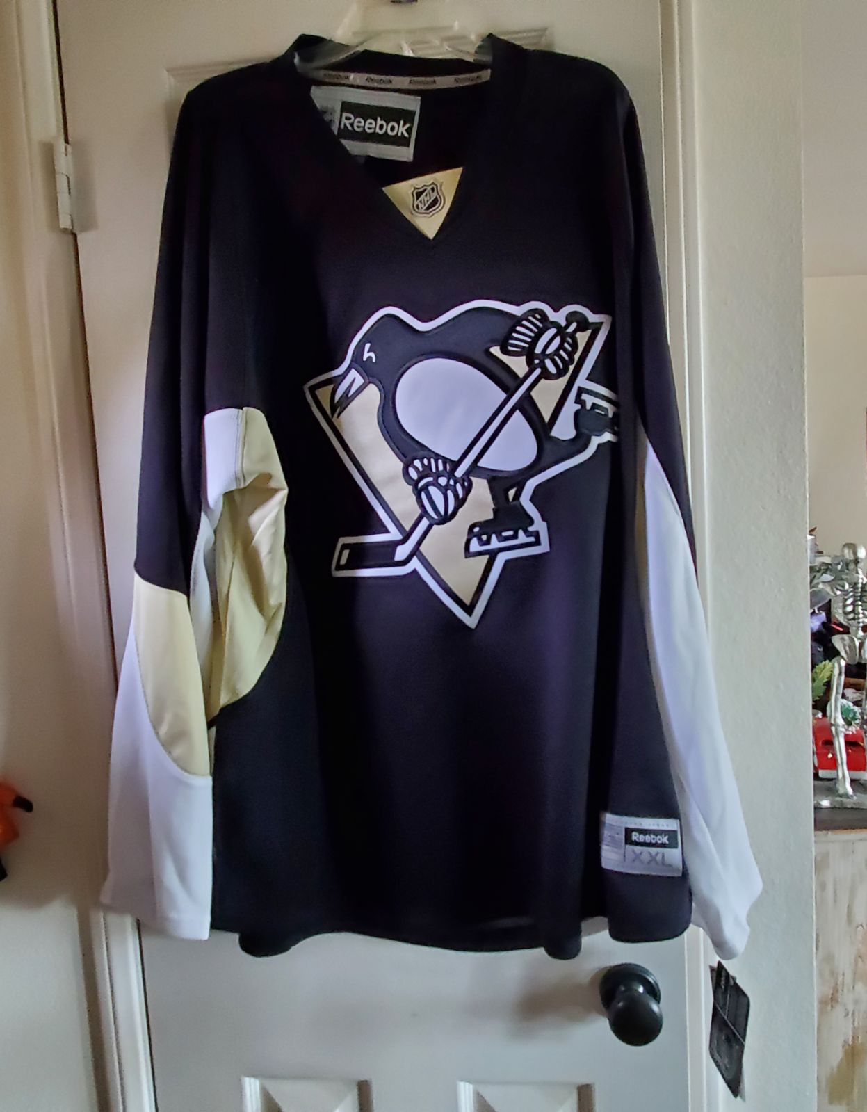 NWT NHL Official Pittsburgh Pens Jersey