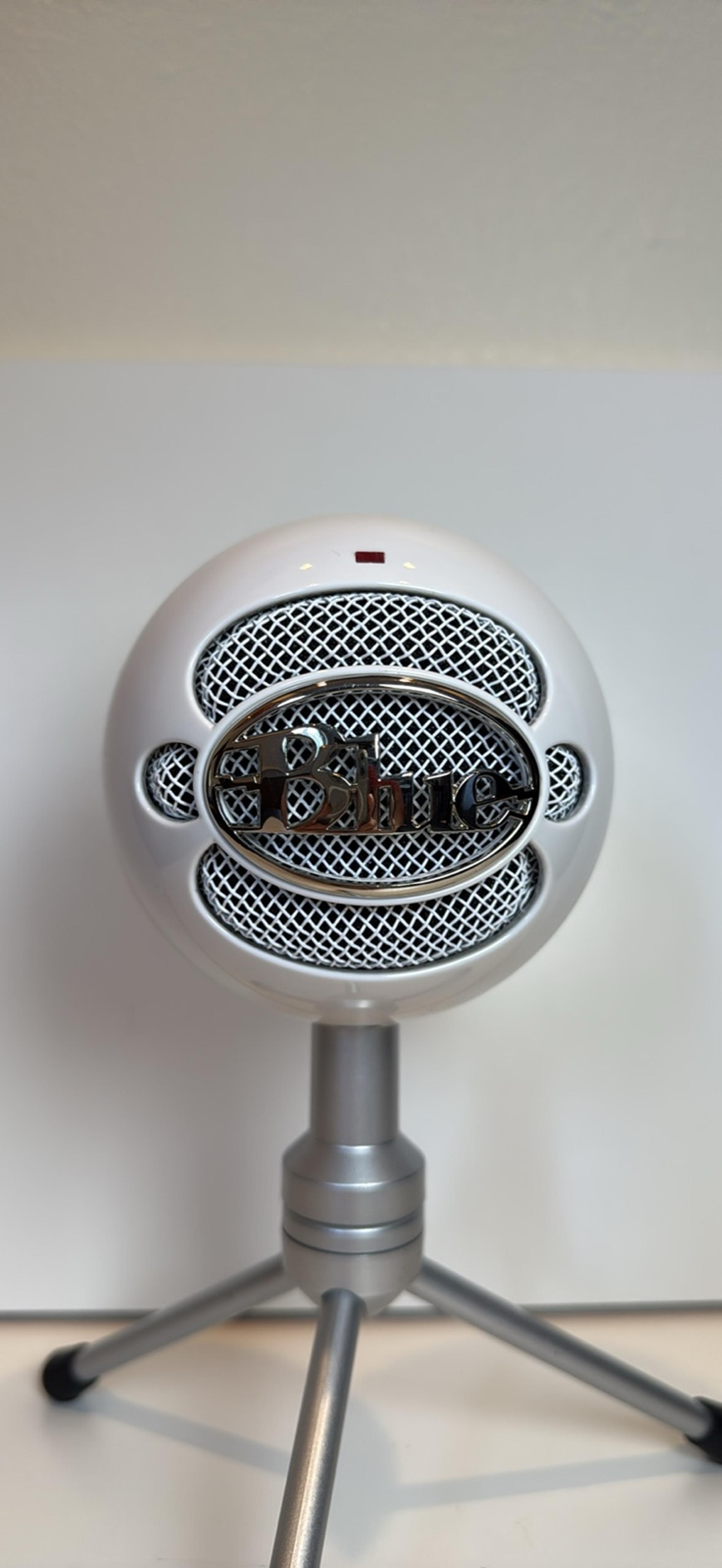 Blue Snowball - White