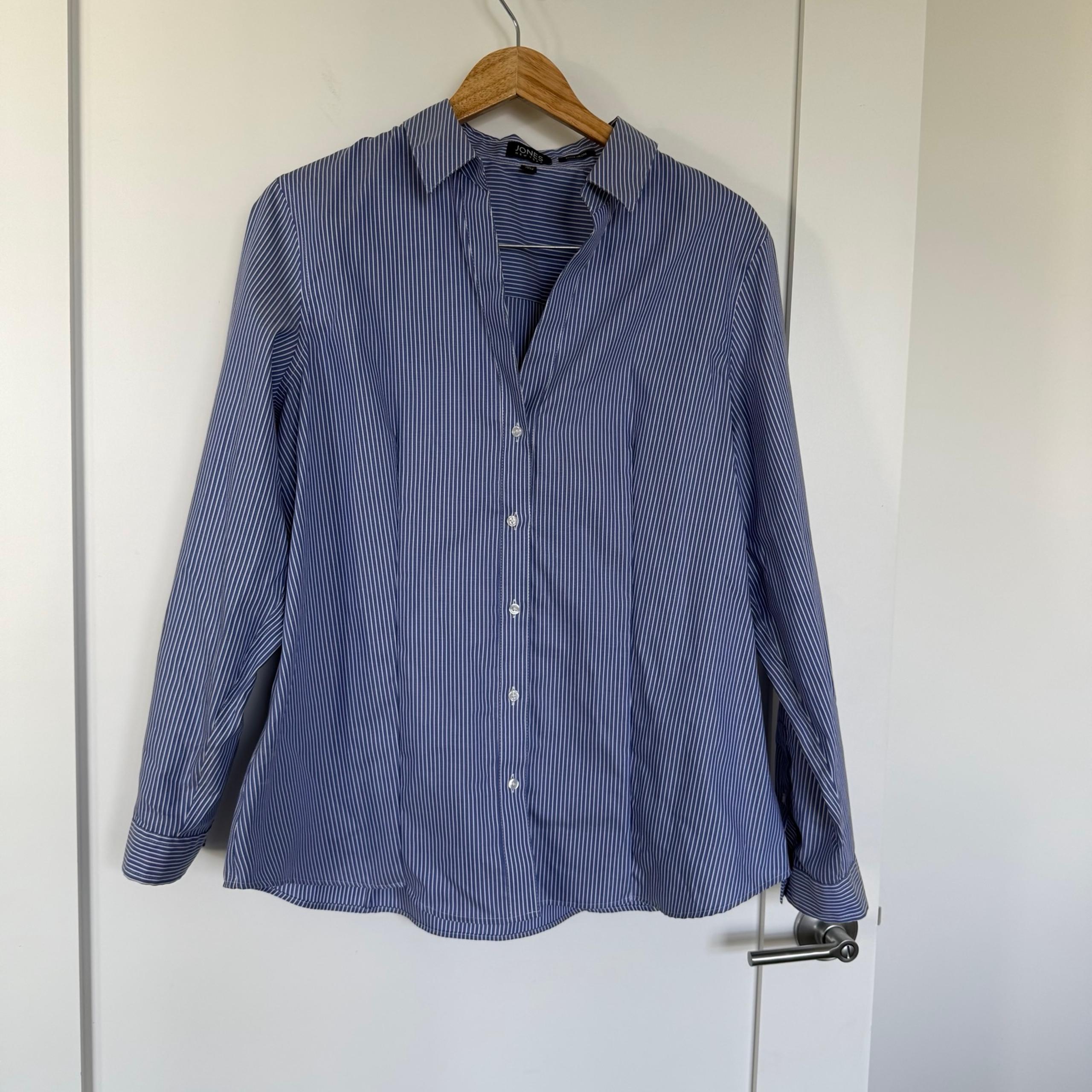 Jones New York | Blue Striped V Neck Button-Up Shirt Non-Iron Size XL