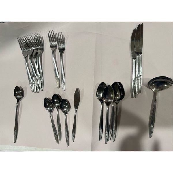 Imperial IIC Stainless Steel Vintage Mid-Century Rose Silverware 21 Set