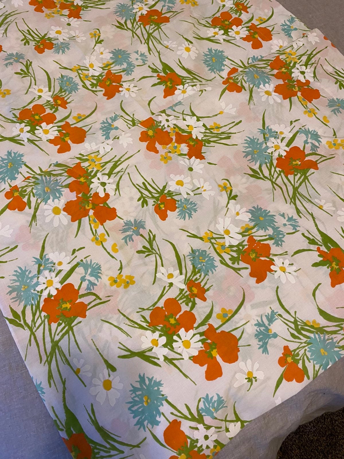 1970s Bed Set Floral Print Excellent Condition Fitted Sheet, Flat Sheet, And 2 P