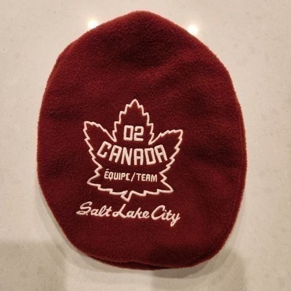 Roots Team Canada 2002 Olympics fleece newsboy hat. Size M