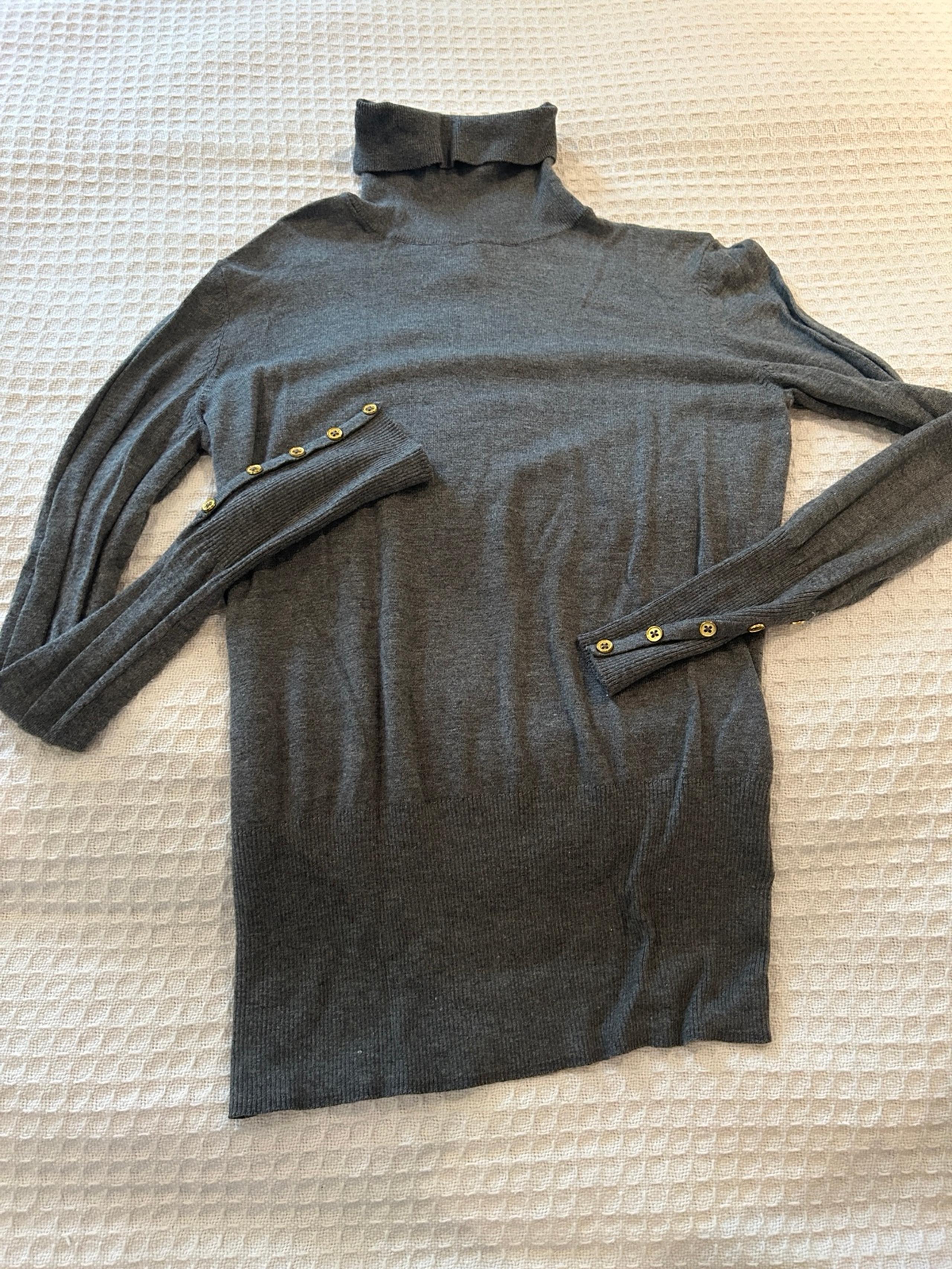 H&M gray turtleneck