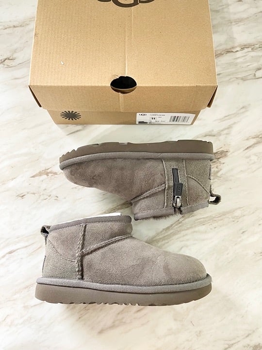 UGG mini size 11c