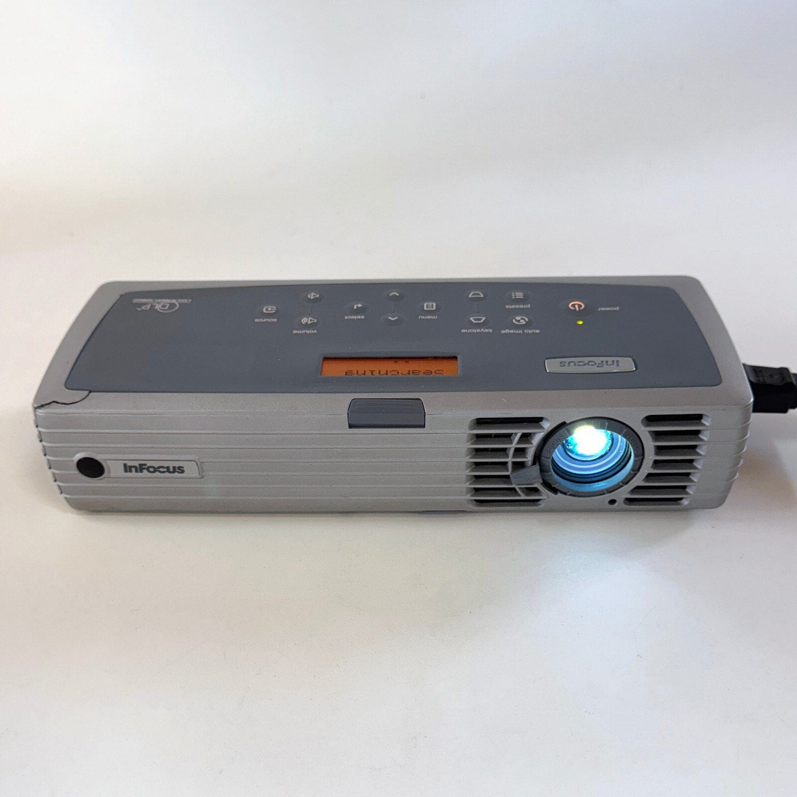 Infocus LP120 DLP Portable Mini Desktop Projector DVI, S-Video w/ Case & Acc.