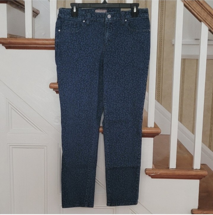 NWT CHICO'S Girlfriend Straight Leg Blue Jeans Size 0 Equivalent Size 4