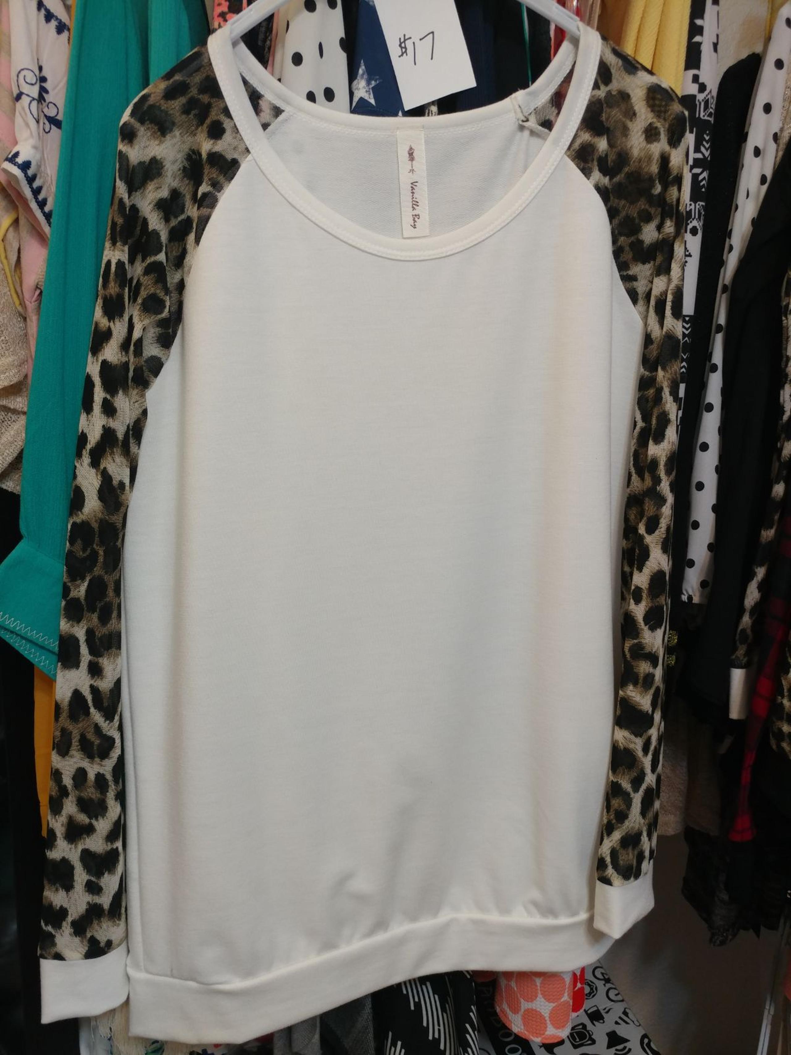 Small Vanilla bay leopard white sweater