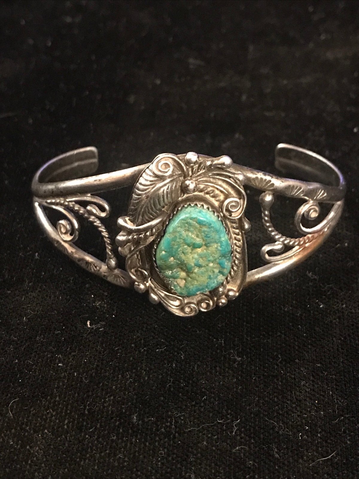 VINTAGE NAVAJO STERLING BRACELET TURQUOISE STONE Fancy Design J Lee 1977