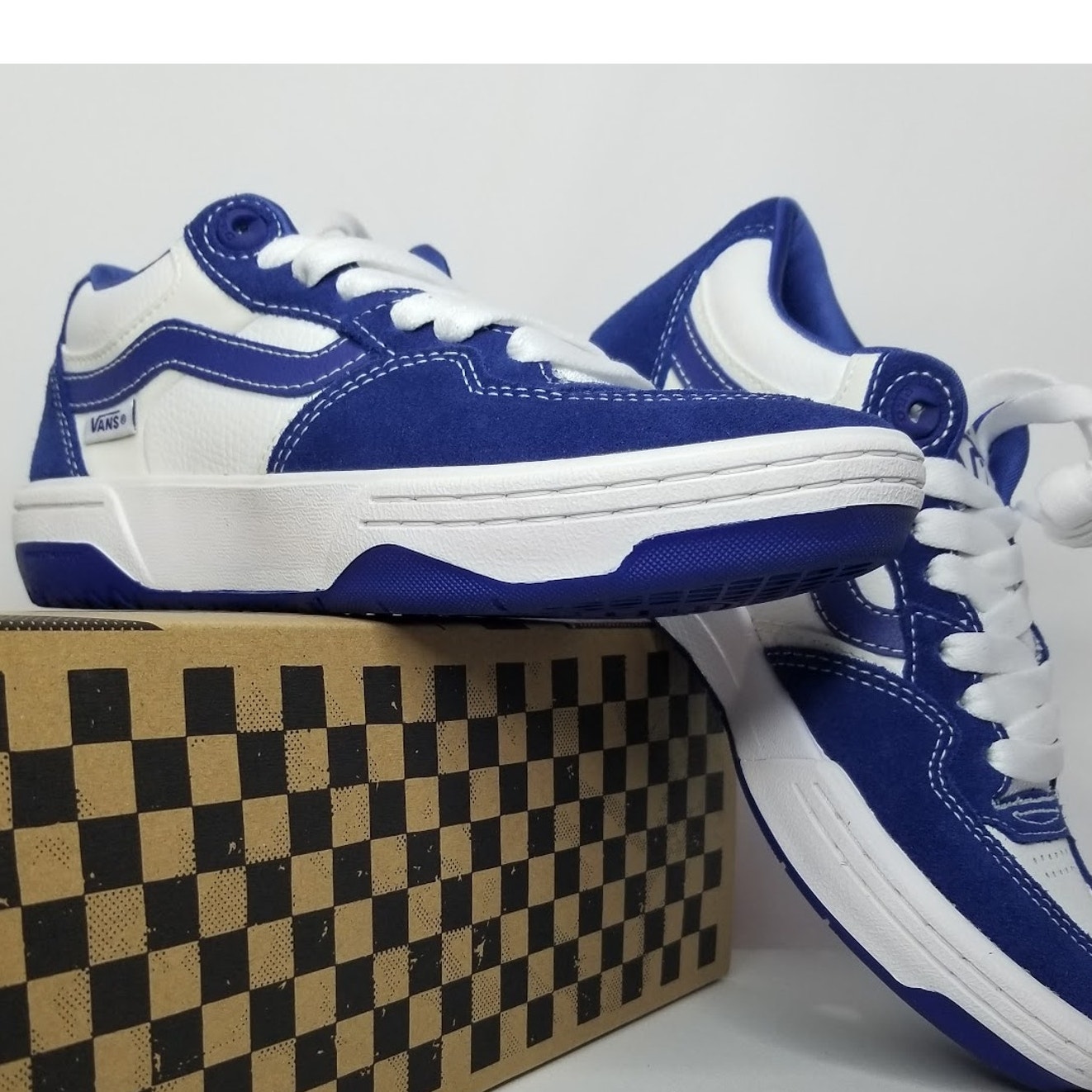 Vans Unisex Rowan 2 Board Shoes Women's Size 7 Blue / White NWT