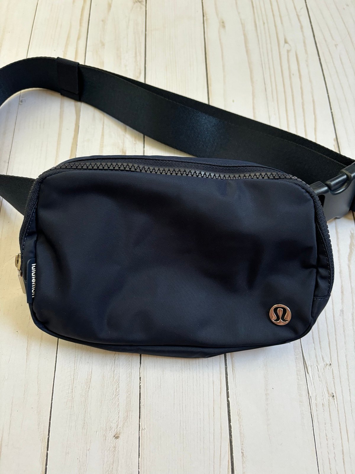 lululemon everywhere belt bag 1L navy blue